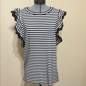 Crown & Ivy Black and White Ruffled Sleeveless Blouse‎